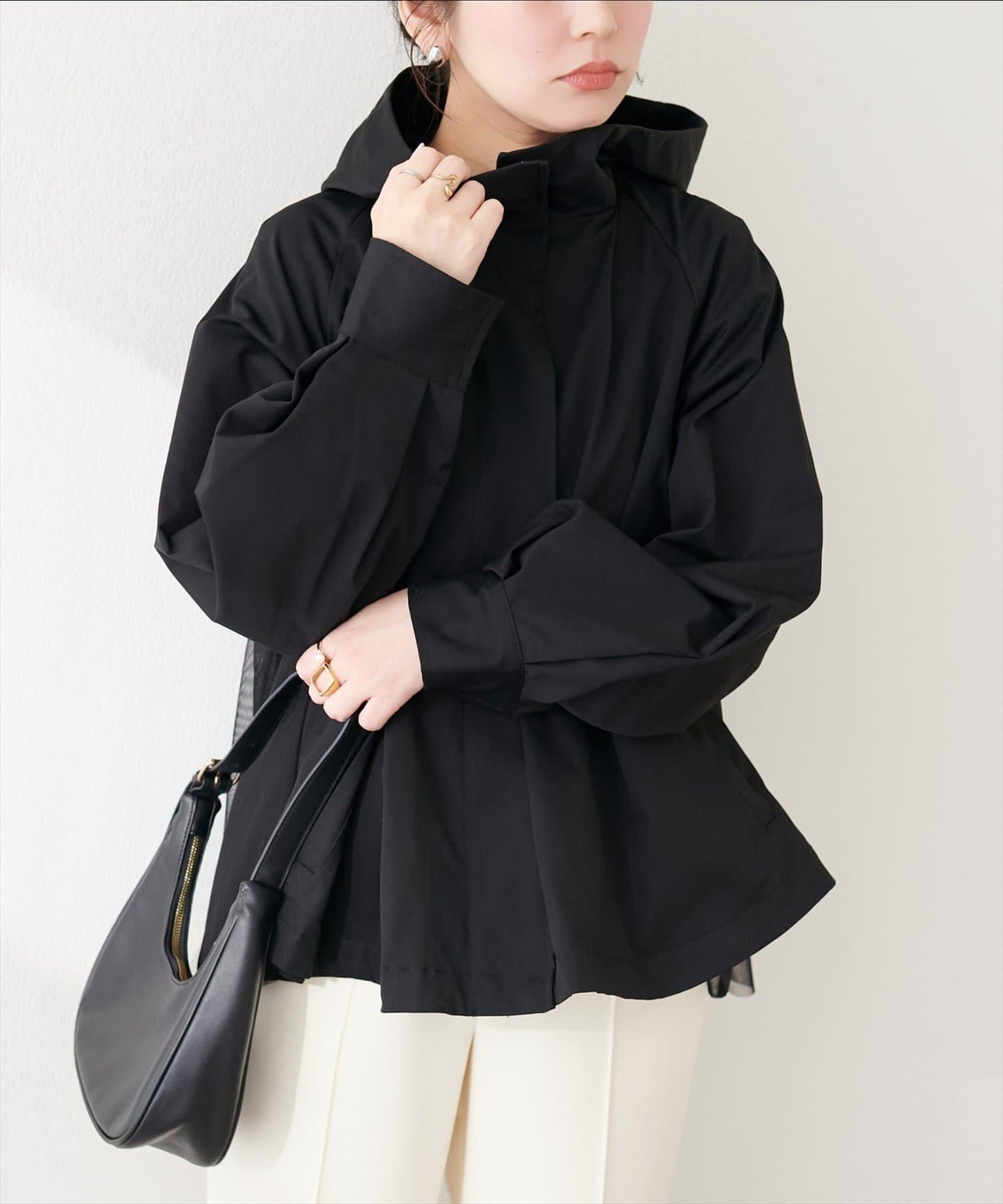 背部網紗荷葉擺設計 戶外風夾克