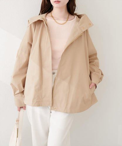 背部網紗荷葉擺設計 戶外風夾克