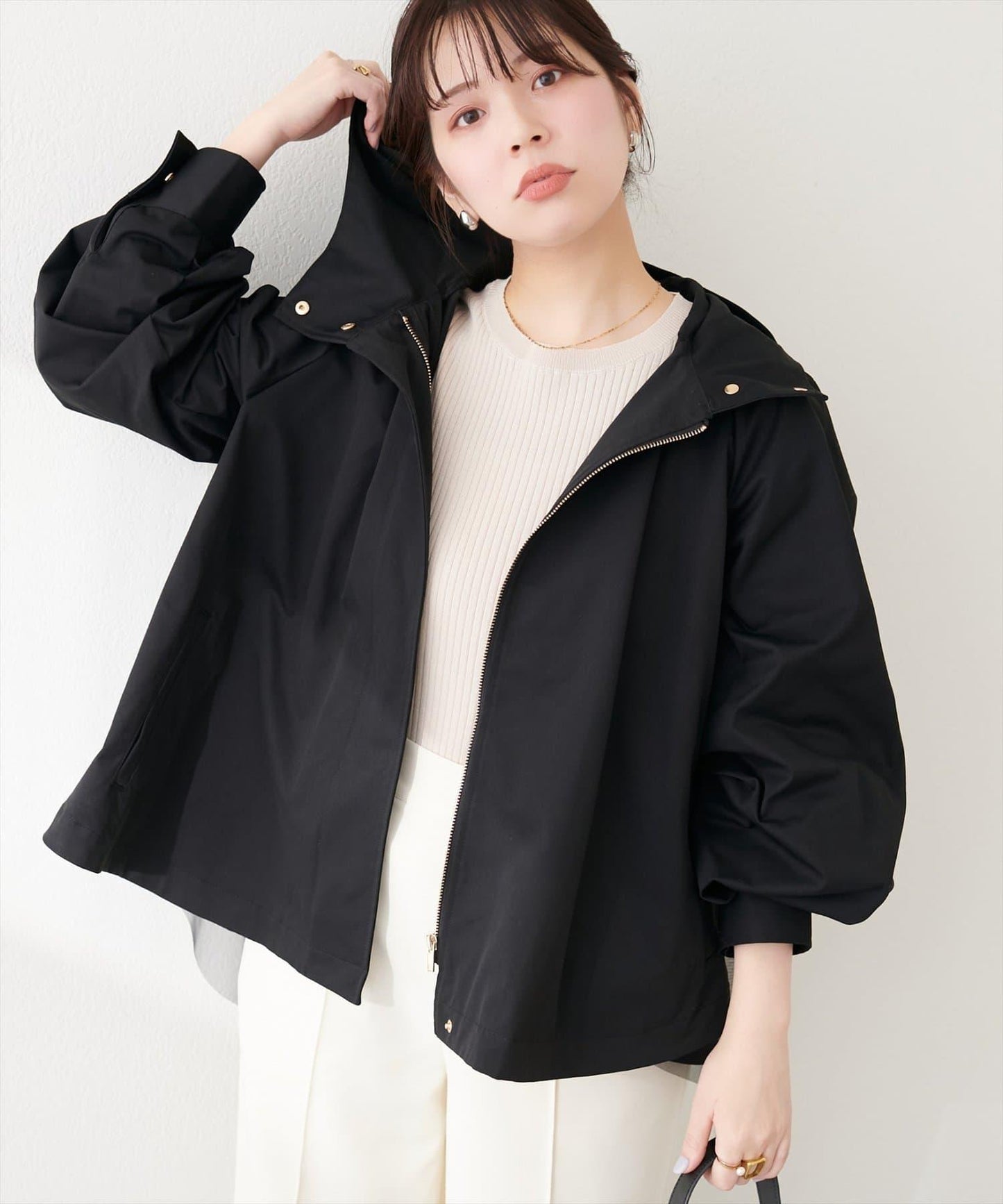 背部網紗荷葉擺設計 戶外風夾克