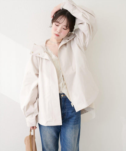 背部網紗荷葉擺設計 戶外風夾克