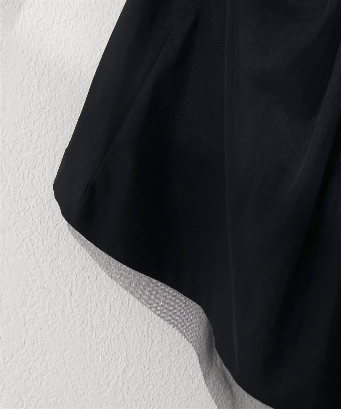 背部網紗荷葉擺設計 戶外風夾克