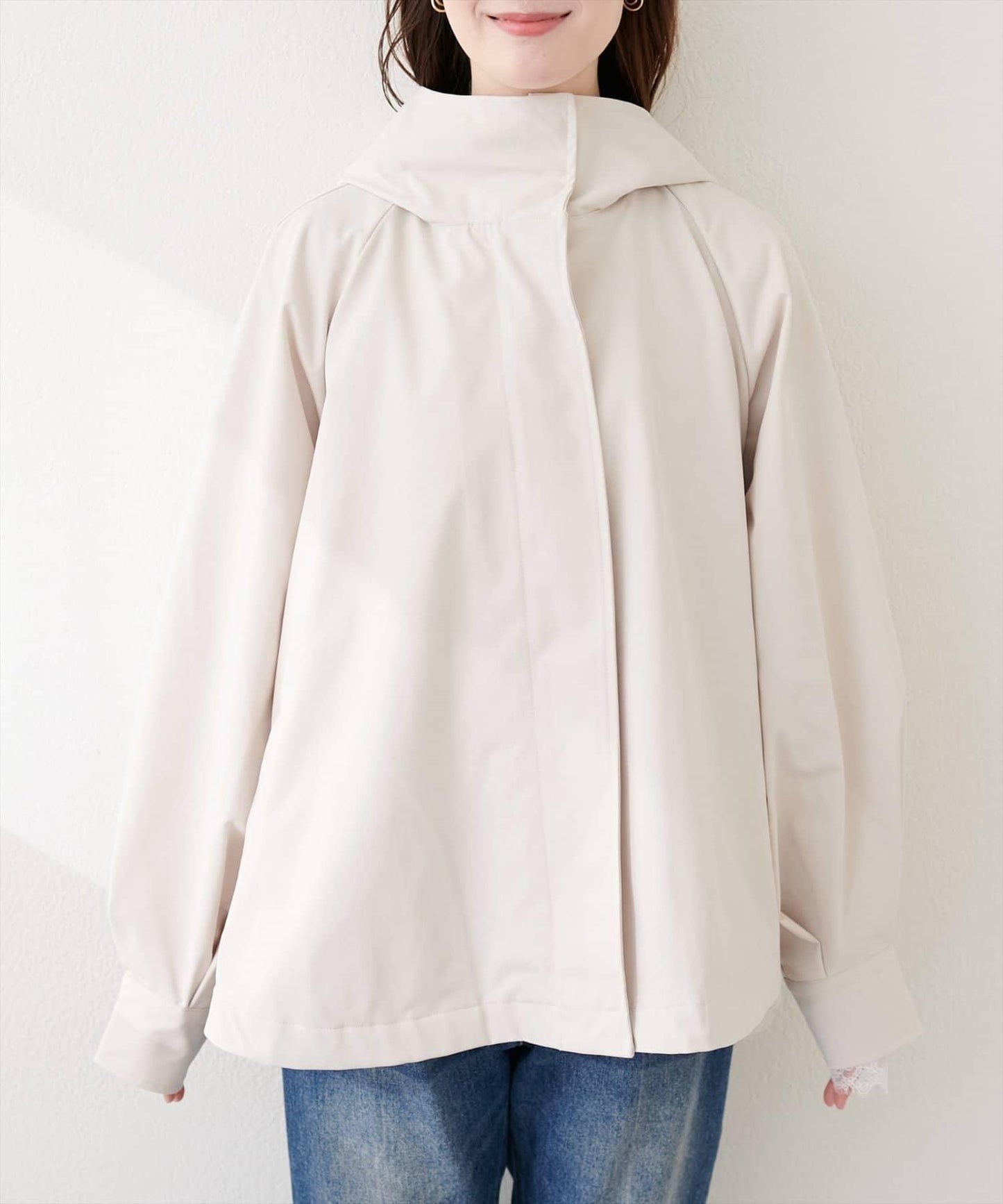 背部網紗荷葉擺設計 戶外風夾克