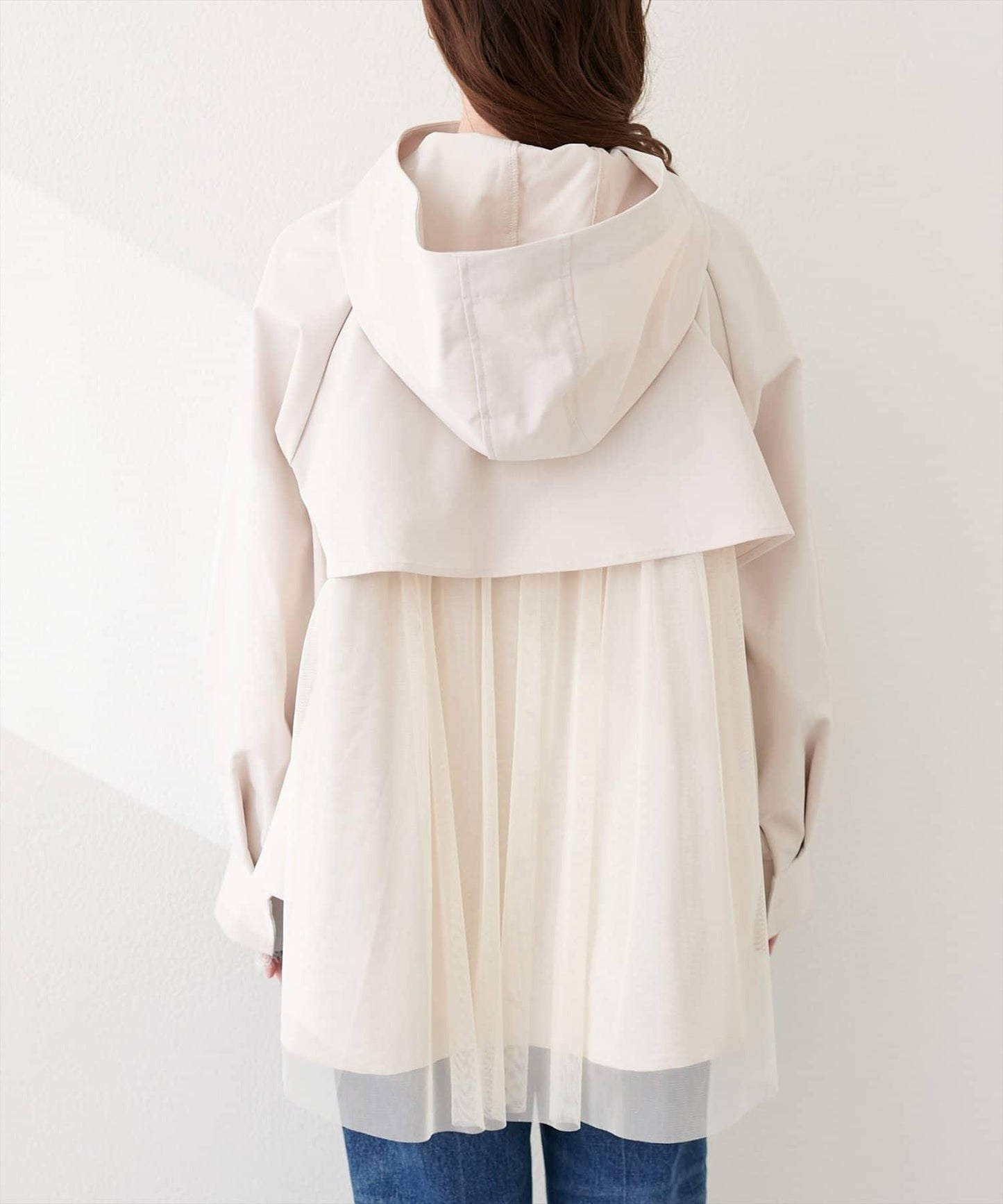 背部網紗荷葉擺設計 戶外風夾克