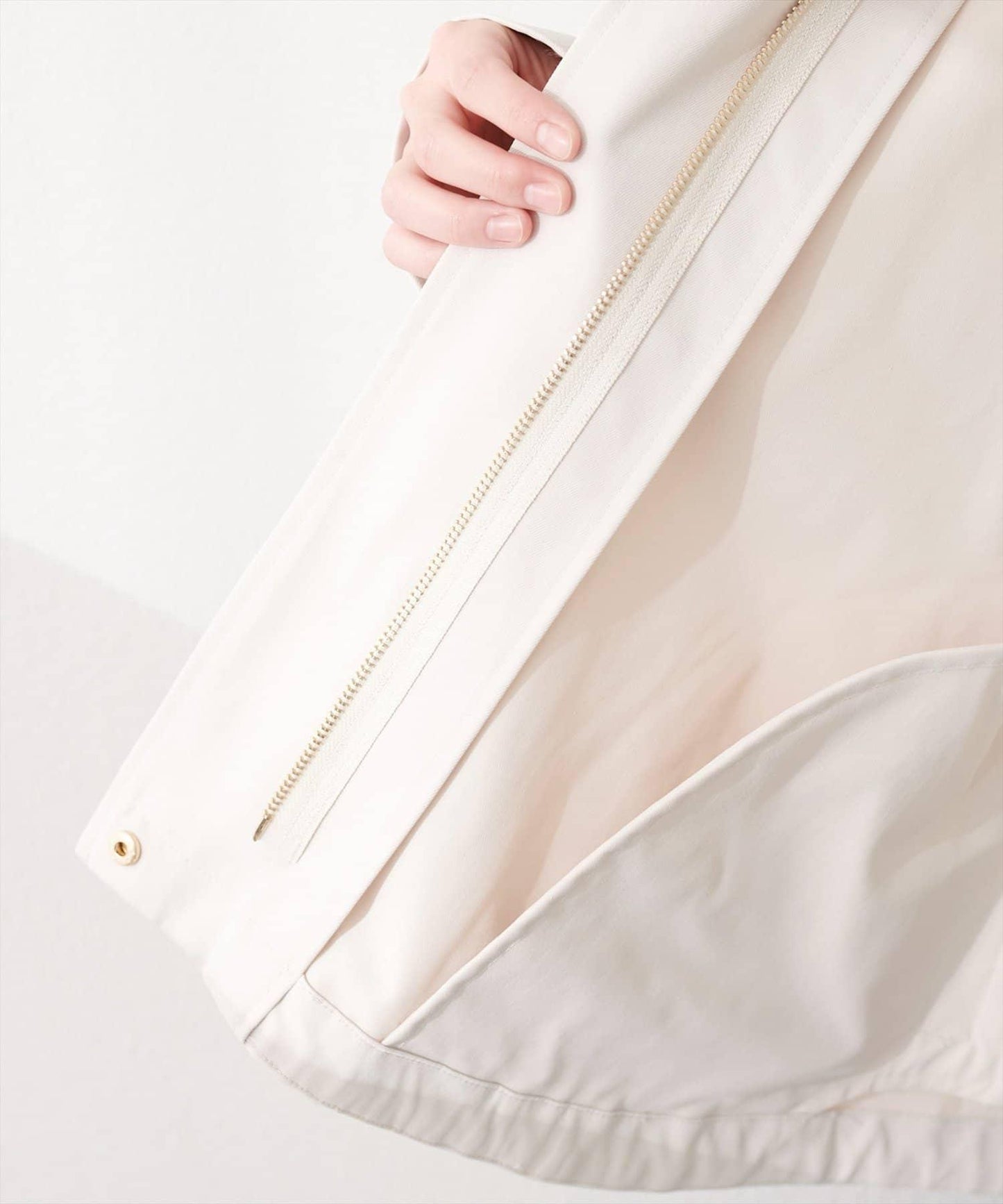 背部網紗荷葉擺設計 戶外風夾克