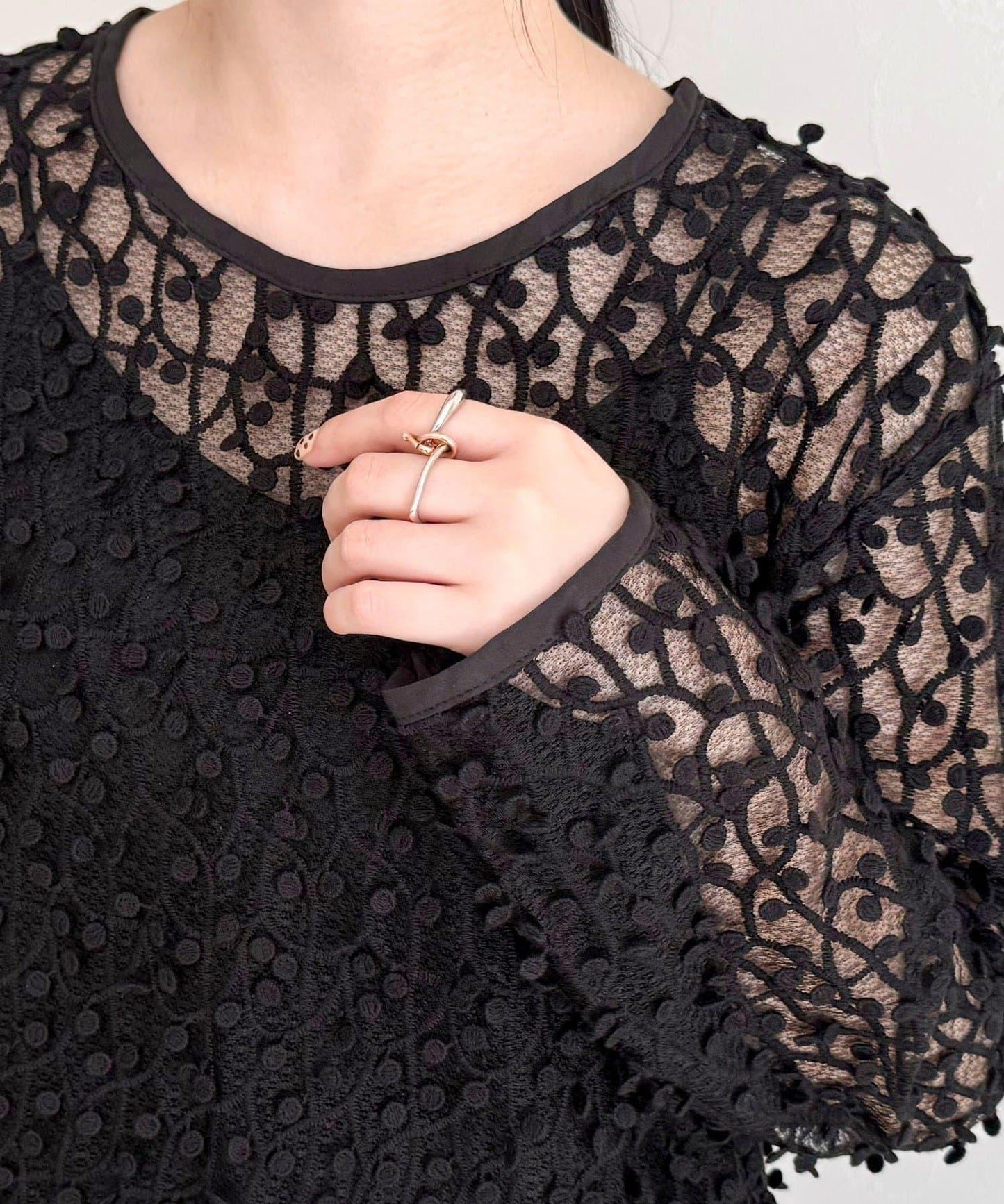 焦點圓點刺繡套頭上衣