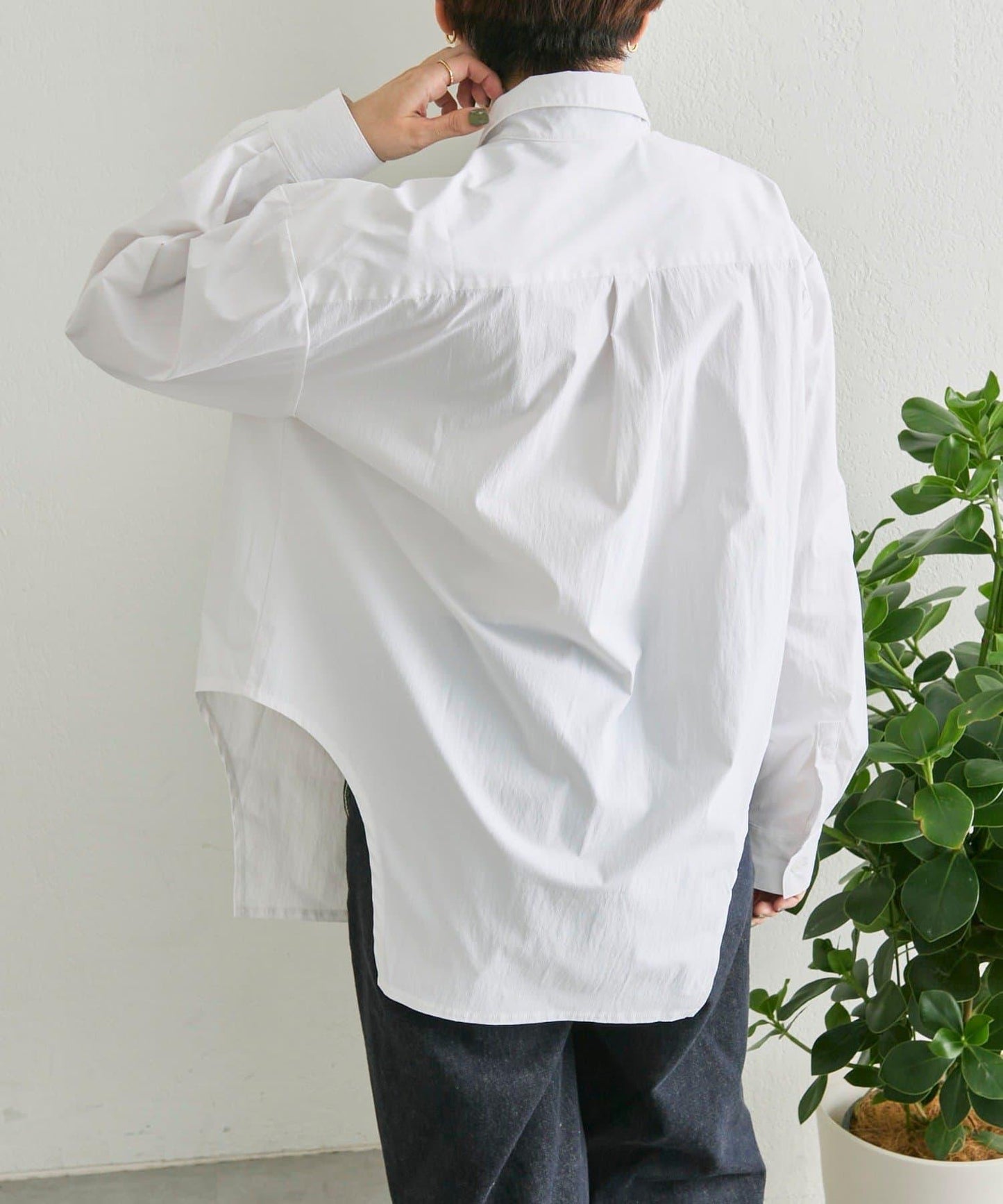 高剪裁 花刺繡 襯衫