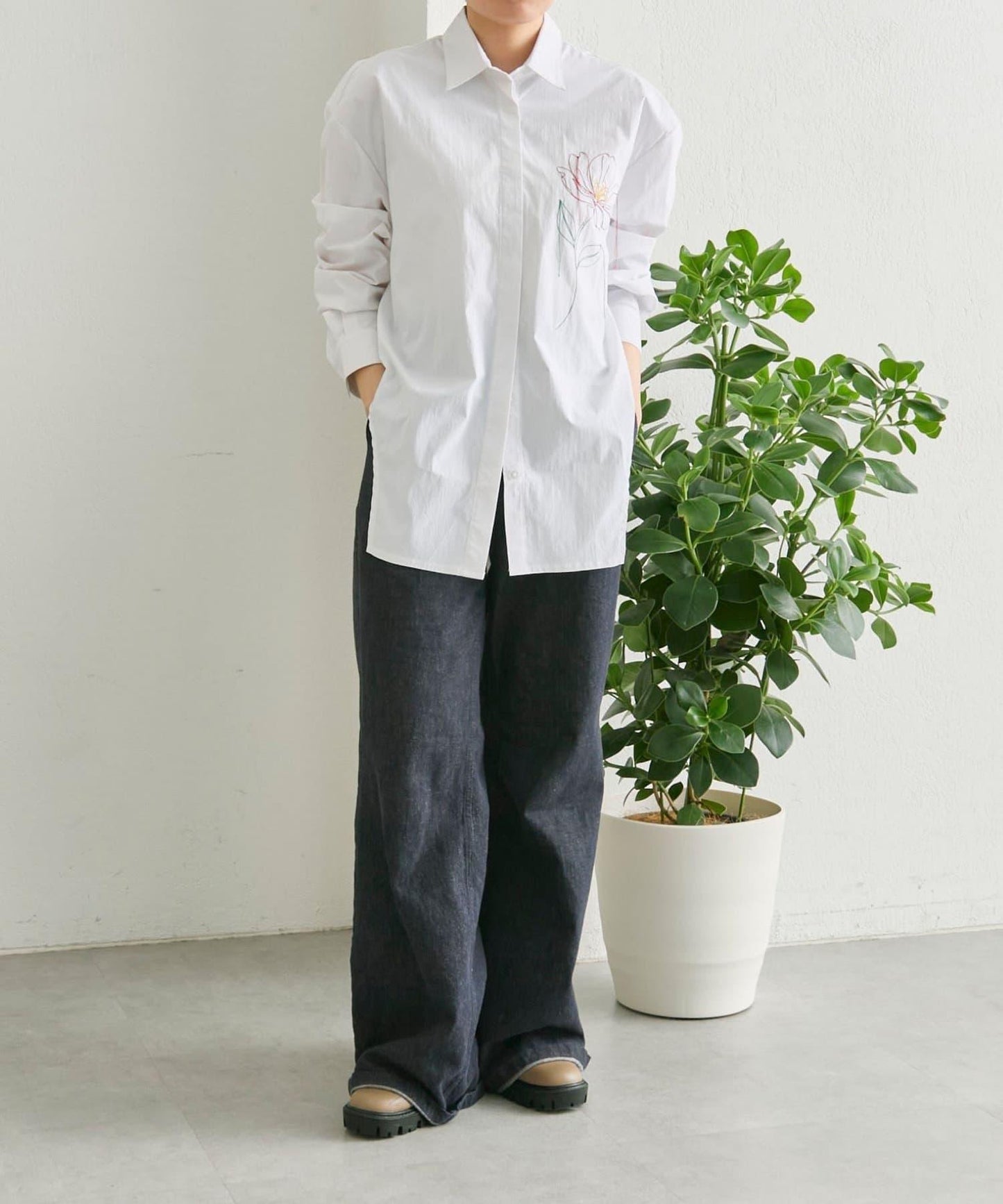 高剪裁 花刺繡 襯衫