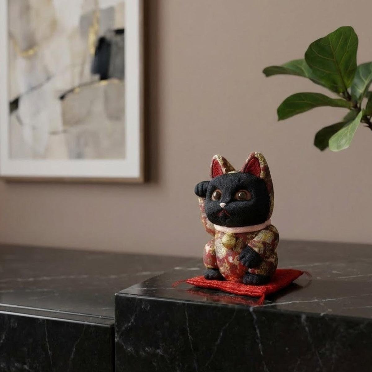 【招き猫】名物裂 S | 江戸木目込み | 柿沼人形