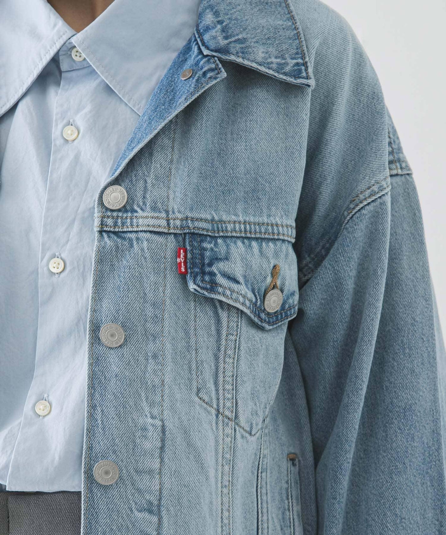 LEVI’S EXCLUSIVE 90S TRUCKER