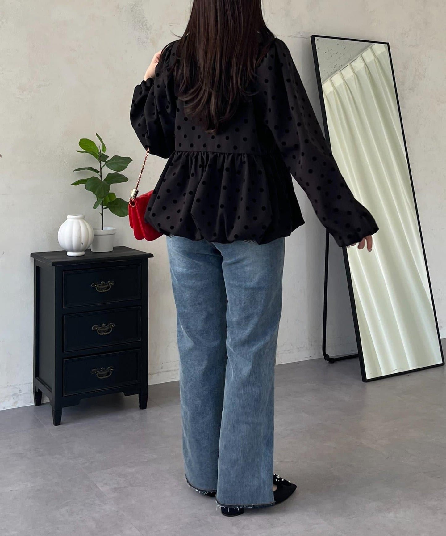 泡泡袖V領 氣球感荷葉擺 女襯衫