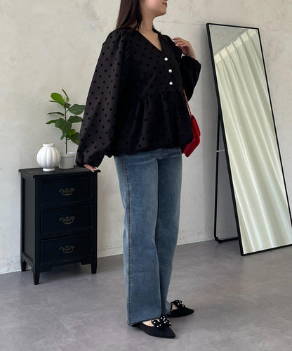 泡泡袖V領 氣球感荷葉擺 女襯衫