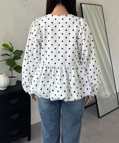 泡泡袖V領 氣球感荷葉擺 女襯衫