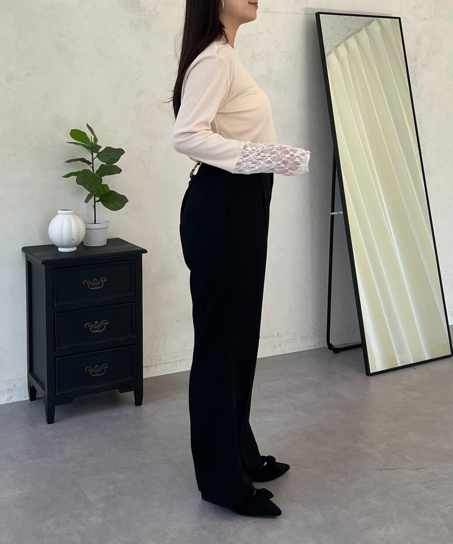 袖部蕾絲拼接上衣
