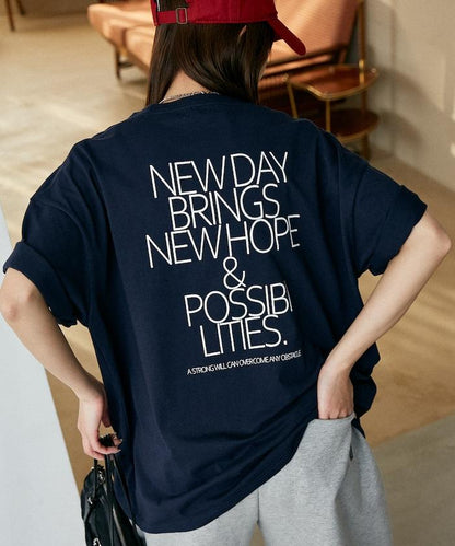 LOVE POP STUDIO NEW DAY 字母排版印花 短袖T恤