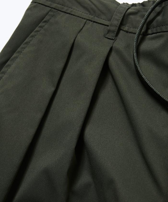 Easy Care Fabric 寬鬆版型 雙褶七分 彎刀短褲