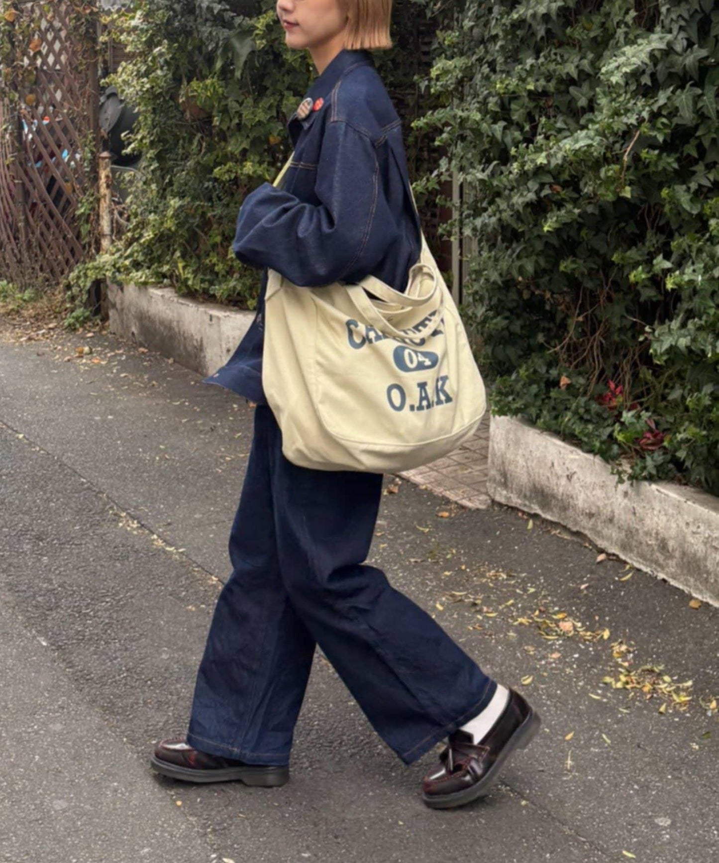 防潑水帆布斜挎包 UNISEX