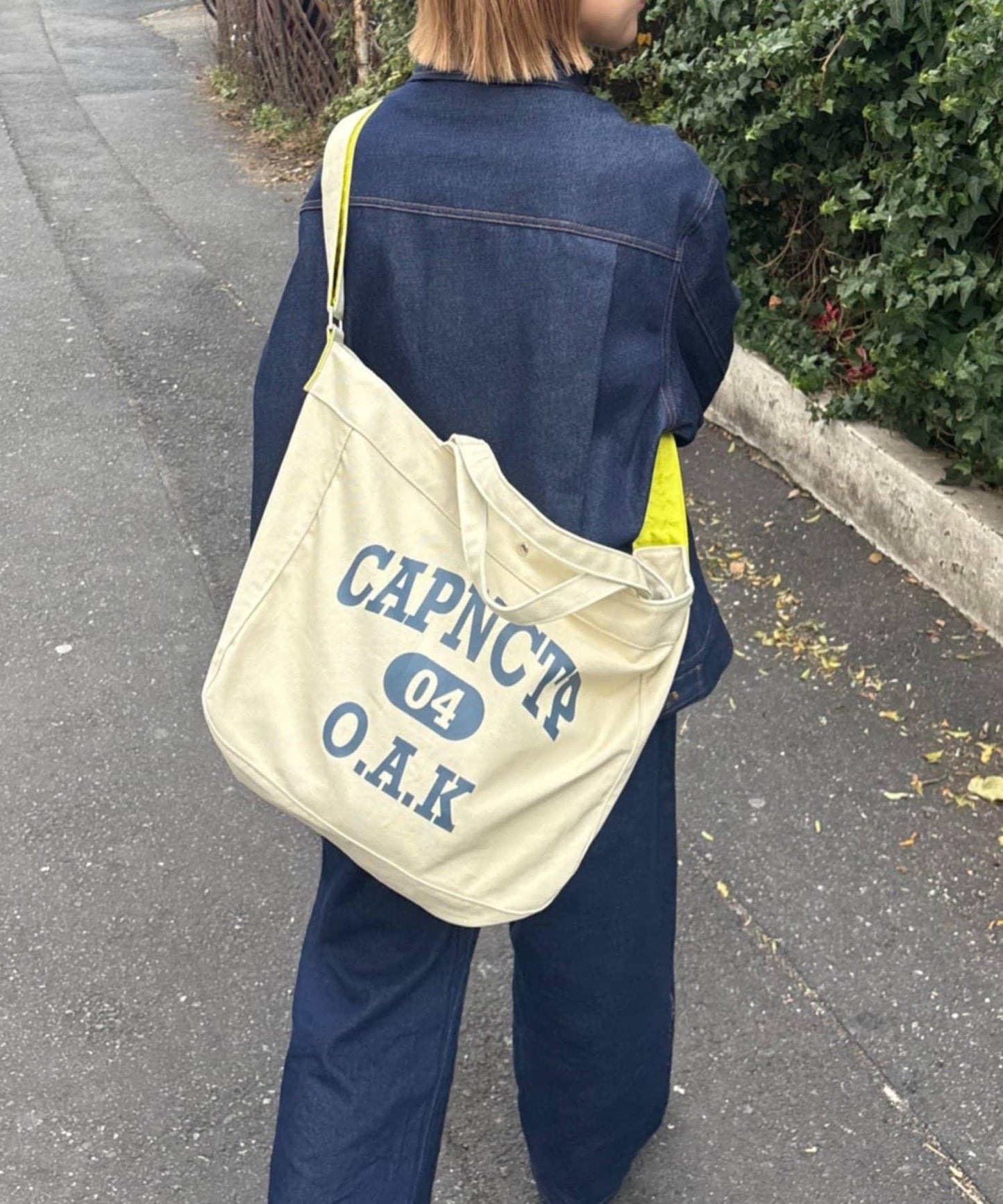 防潑水帆布斜挎包 UNISEX