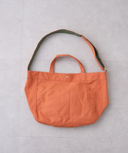 防潑水帆布斜挎包 UNISEX