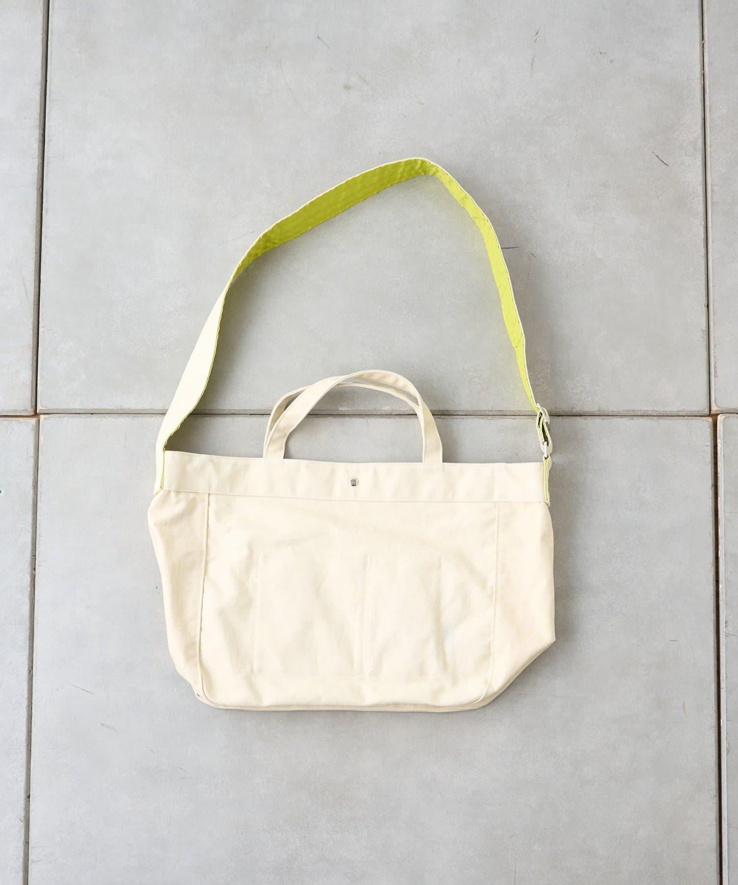 防潑水帆布斜挎包 UNISEX