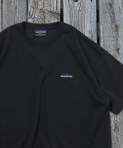 THOUSAND MILE×FREAK'S STORE 聯名 圓領 單點刺繡 抗菌防臭 吸水速幹 T恤
