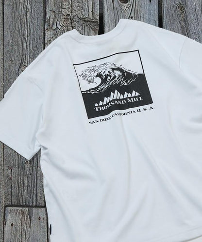 THOUSAND MILE×FREAK'S STORE 抗菌防臭 吸水速幹 背部波浪字母印花 功能T恤