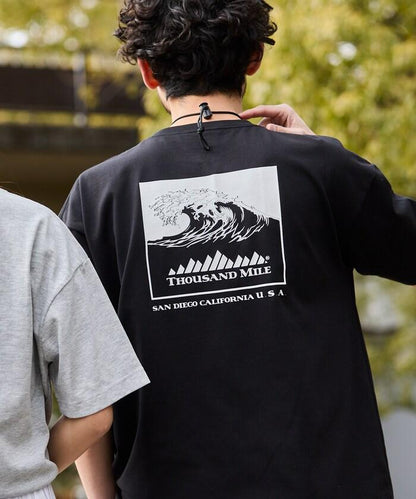 THOUSAND MILE×FREAK'S STORE 抗菌防臭 吸水速幹 背部波浪字母印花 功能T恤