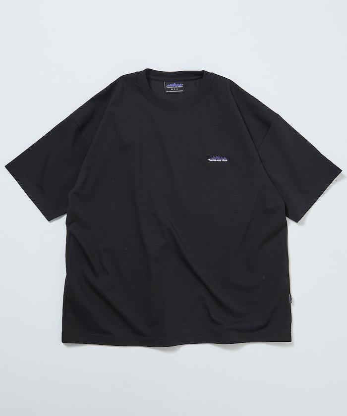 THOUSAND MILE×FREAK'S STORE 抗菌防臭 吸水速幹 背部波浪字母印花 功能T恤