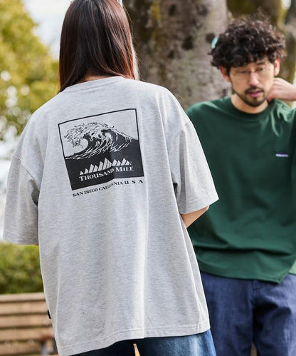 THOUSAND MILE×FREAK'S STORE 抗菌防臭 吸水速幹 背部波浪字母印花 功能T恤