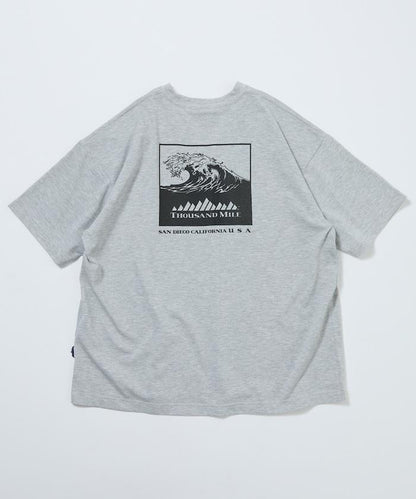 THOUSAND MILE×FREAK'S STORE 抗菌防臭 吸水速幹 背部波浪字母印花 功能T恤