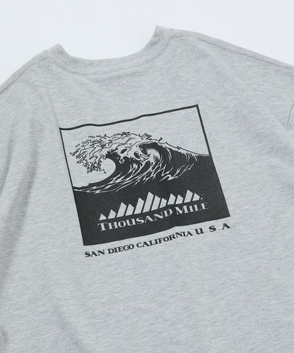 THOUSAND MILE×FREAK'S STORE 抗菌防臭 吸水速幹 背部波浪字母印花 功能T恤