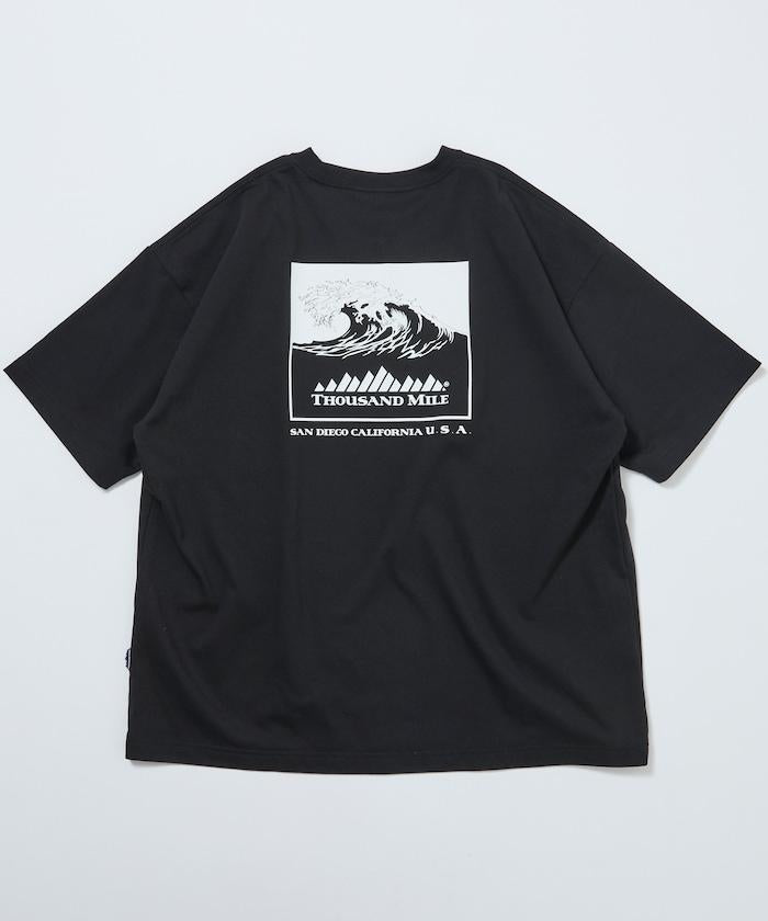 THOUSAND MILE×FREAK'S STORE 抗菌防臭 吸水速幹 背部波浪字母印花 功能T恤