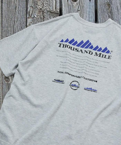 抗菌防臭 吸水速幹 後背印花 歷史Logo THOUSAND MILE×FREAK'S STORE 聯名 T恤
