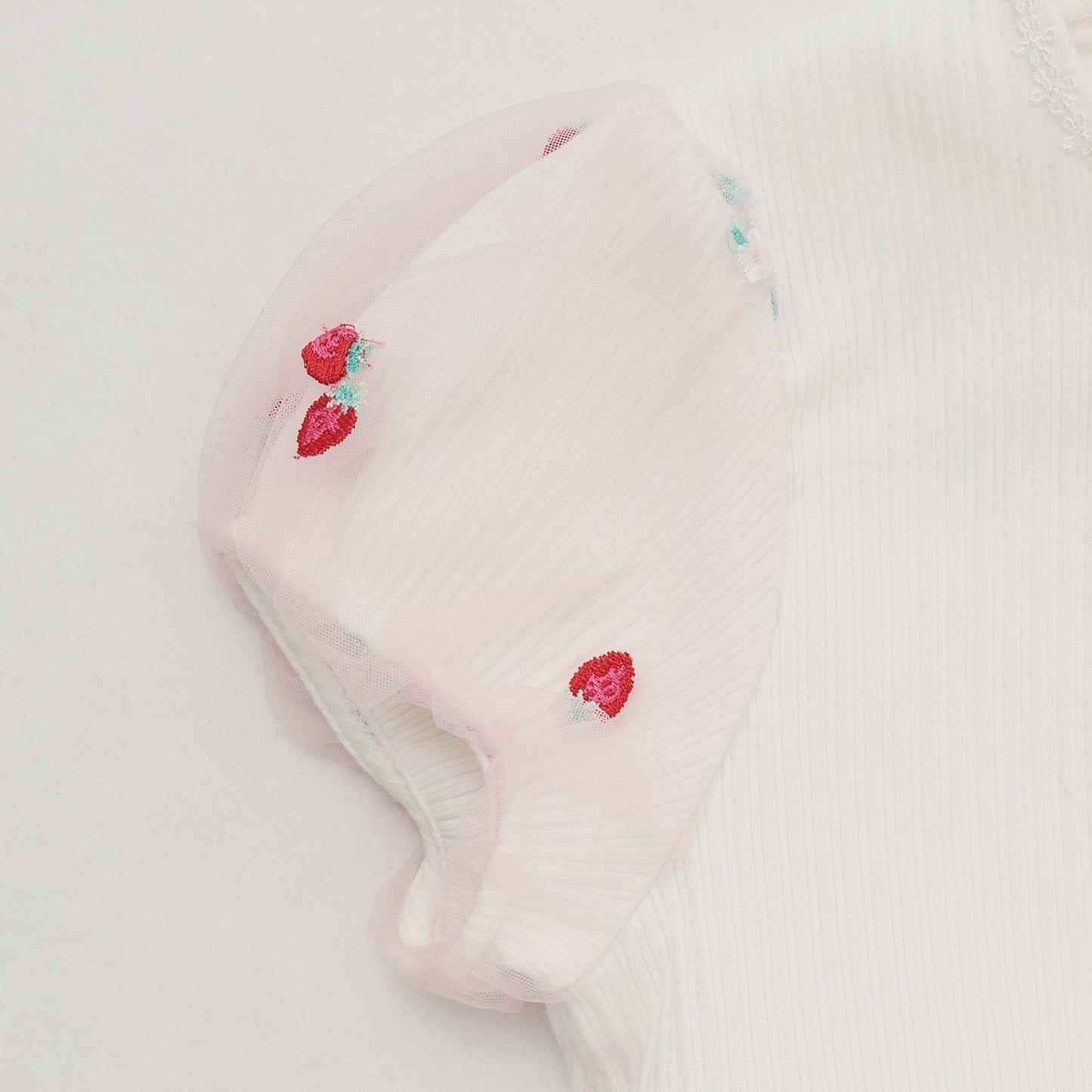 草莓刺繡網紗拼接連衣裙