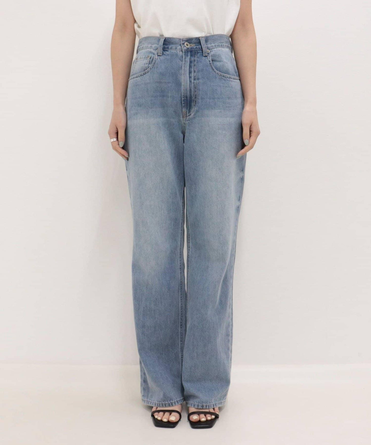 淺色直筒 BASIC STRAIGHT LIGHT DENIM 牛仔褲