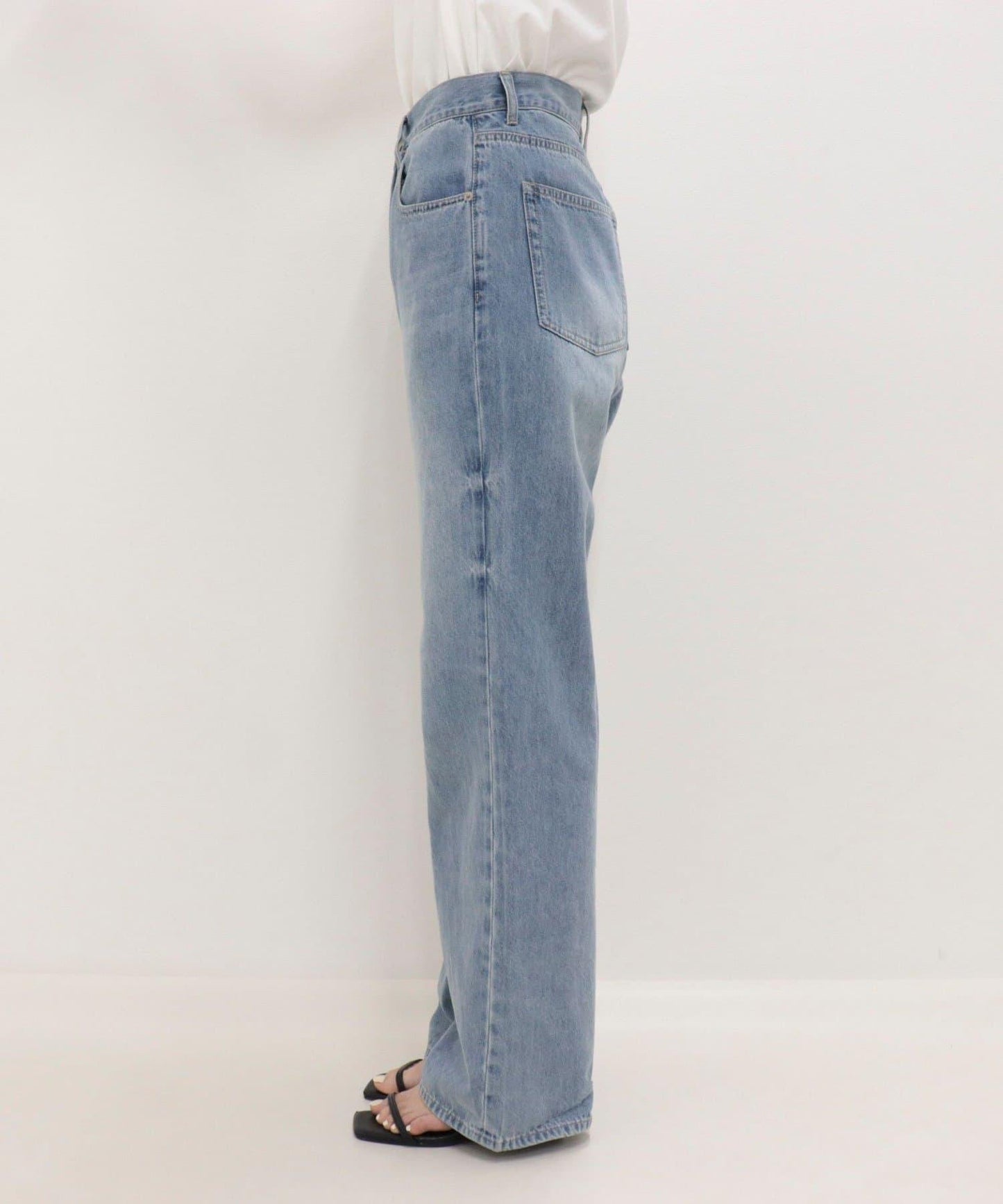 淺色直筒 BASIC STRAIGHT LIGHT DENIM 牛仔褲
