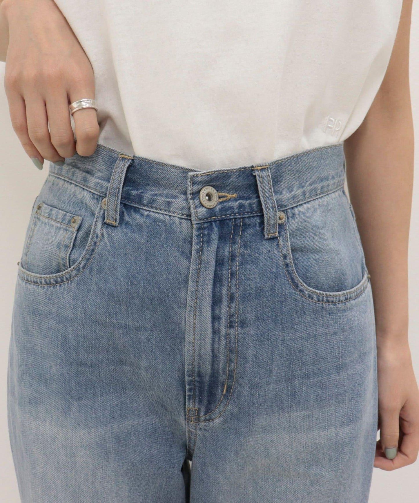 淺色直筒 BASIC STRAIGHT LIGHT DENIM 牛仔褲
