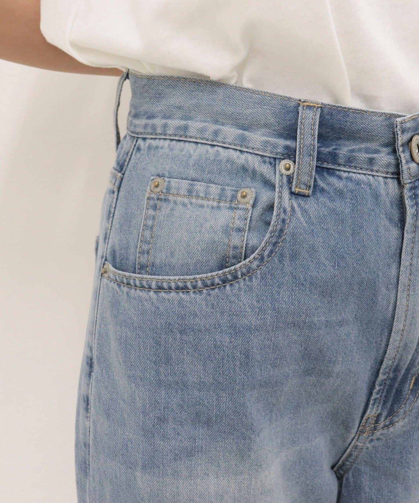 淺色直筒 BASIC STRAIGHT LIGHT DENIM 牛仔褲