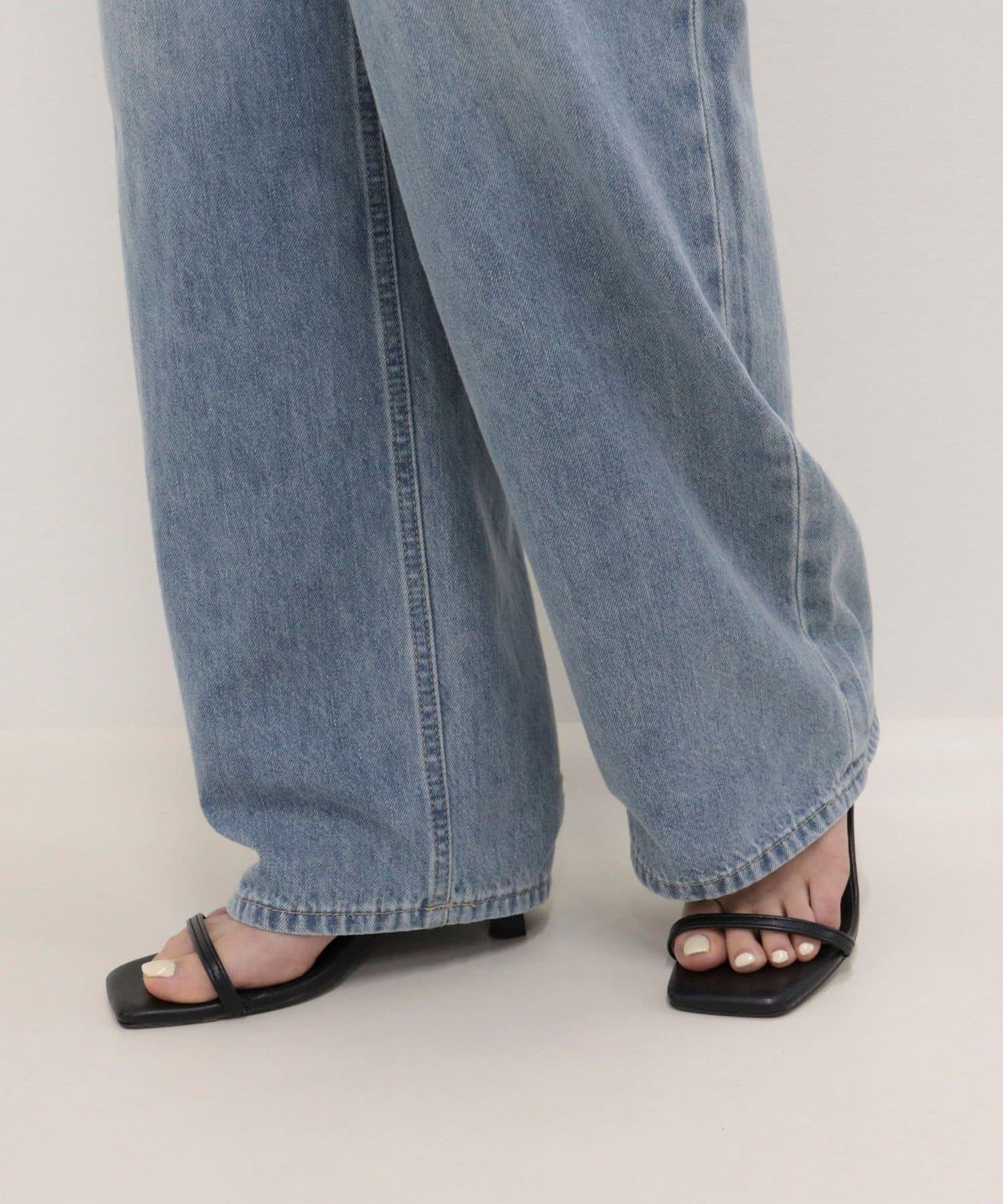 淺色直筒 BASIC STRAIGHT LIGHT DENIM 牛仔褲