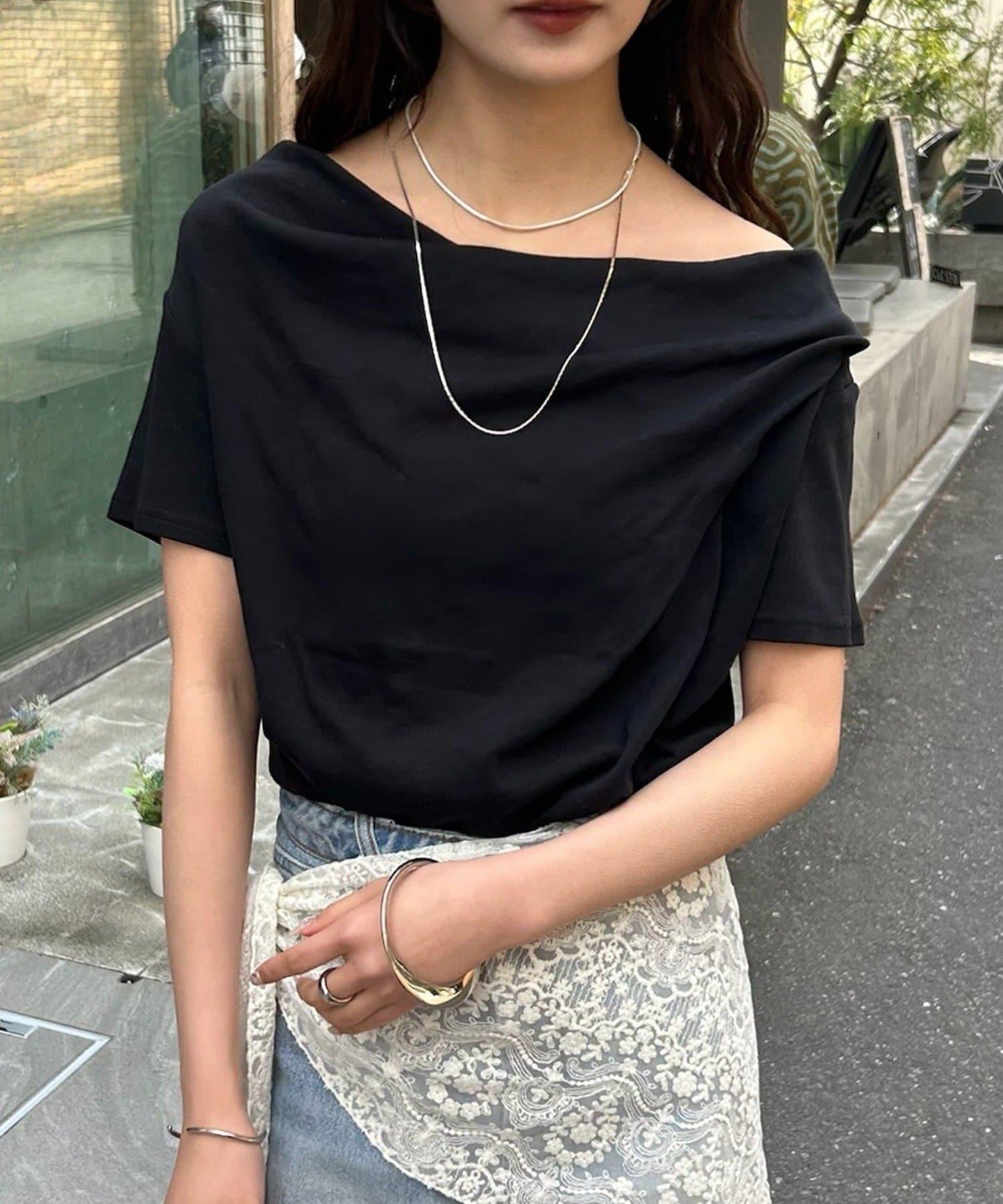 新色萊茵石裝飾露肩T恤（·REVIVAL）