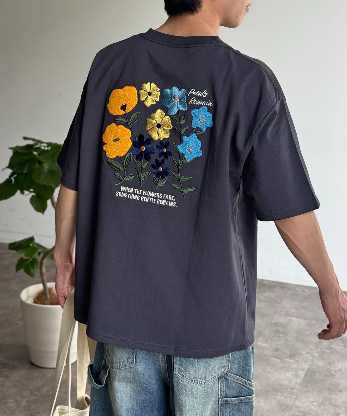 多款背部刺繡T恤