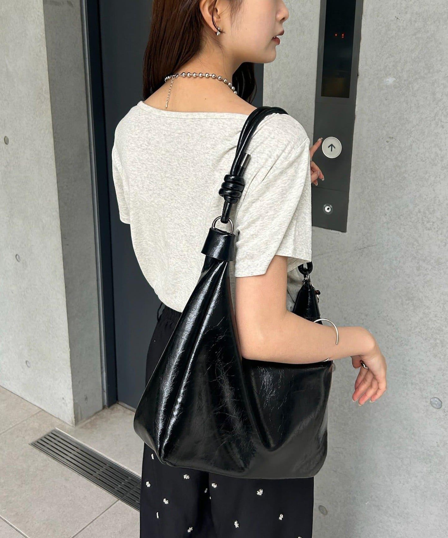 新色萊茵石裝飾露肩T恤（·REVIVAL）
