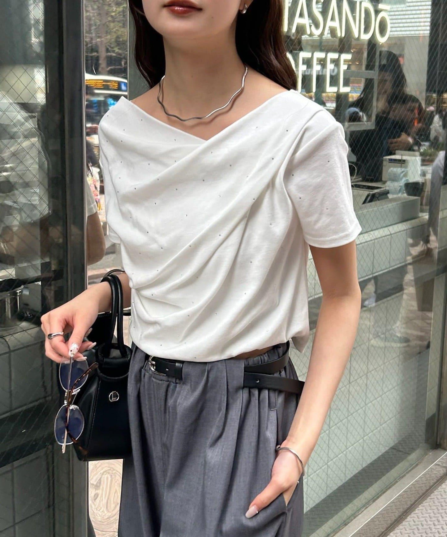 新色萊茵石裝飾露肩T恤（·REVIVAL）