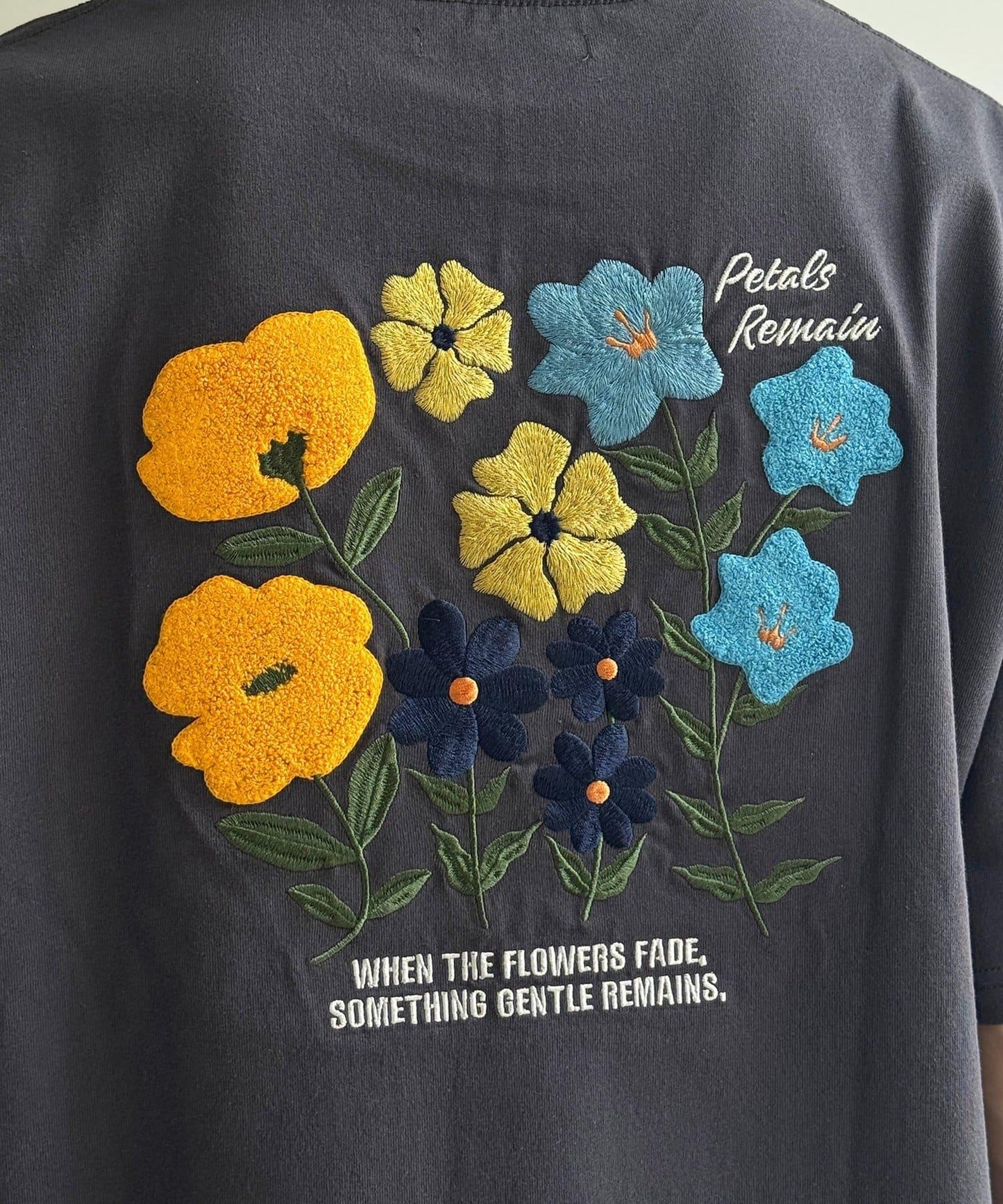 多款背部刺繡T恤