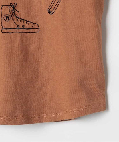 刺繡圖案T恤