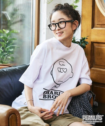 PEANUTS（史努比） チャーリー・ブラウン 寬鬆版心形眼圖案圓領T恤