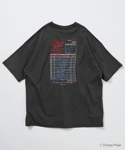【TOY STORY/トイ・ストーリー】 別注 ビッグシルエット バックプリント クルーネックTシャツ/Pizza Planet 【限定展開】