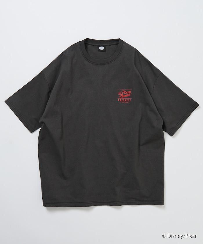 【TOY STORY/トイ・ストーリー】 別注 ビッグシルエット バックプリント クルーネックTシャツ/Pizza Planet 【限定展開】