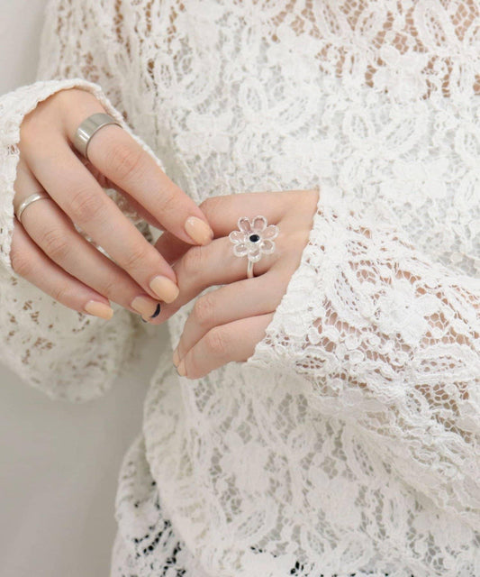 透明花朵造型戒指