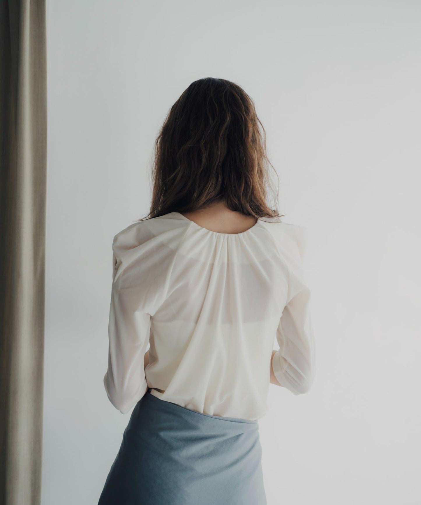 Sheer velour power shoulder 上衣