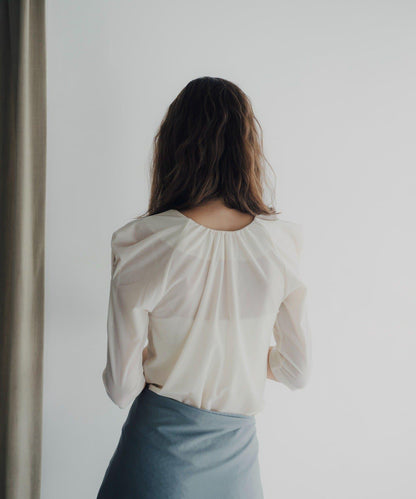 Sheer velour power shoulder 上衣